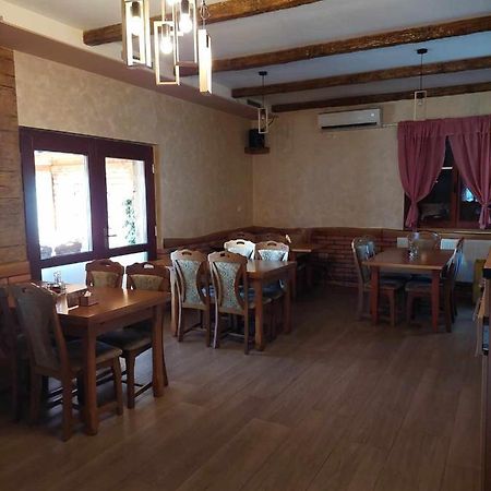 Restoran Bmb Hotel Odzak Luaran gambar