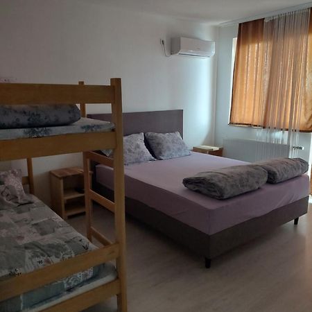 Restoran Bmb Hotel Odzak Luaran gambar