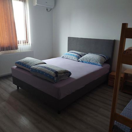 Restoran Bmb Hotel Odzak Luaran gambar