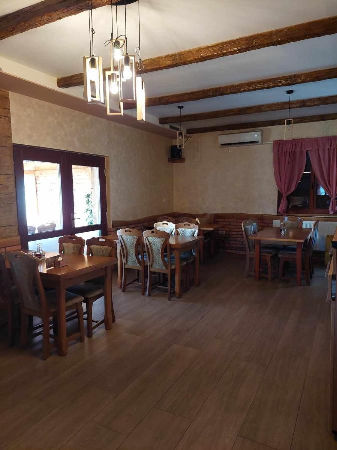 Restoran Bmb Hotel Odzak Luaran gambar