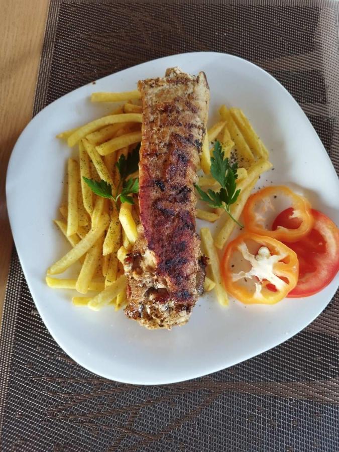 Restoran Bmb Hotel Odzak Luaran gambar
