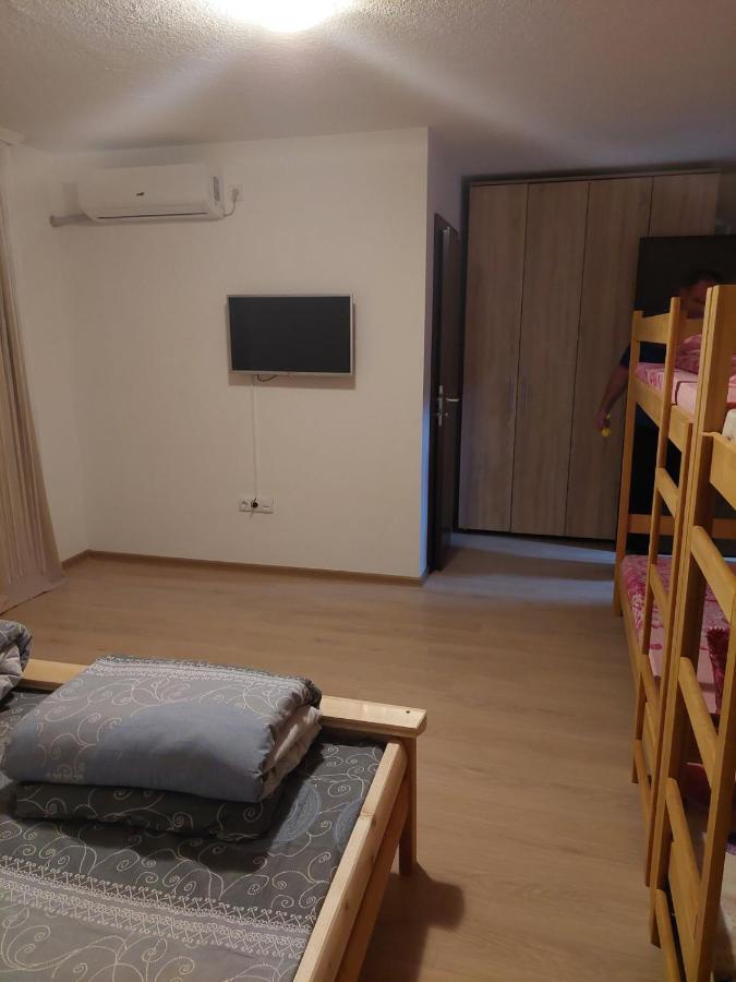 Restoran Bmb Hotel Odzak Luaran gambar