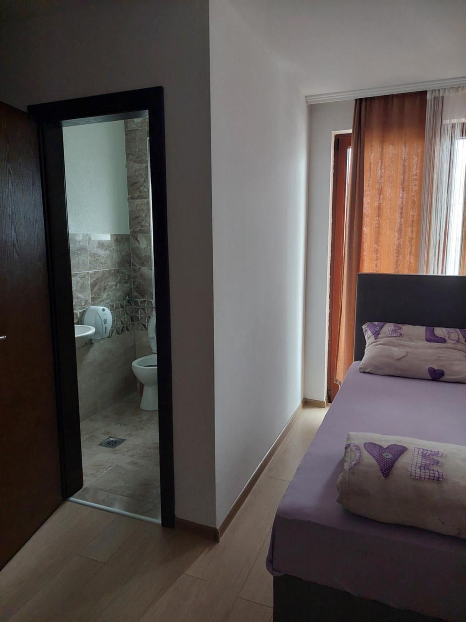 Restoran Bmb Hotel Odzak Luaran gambar