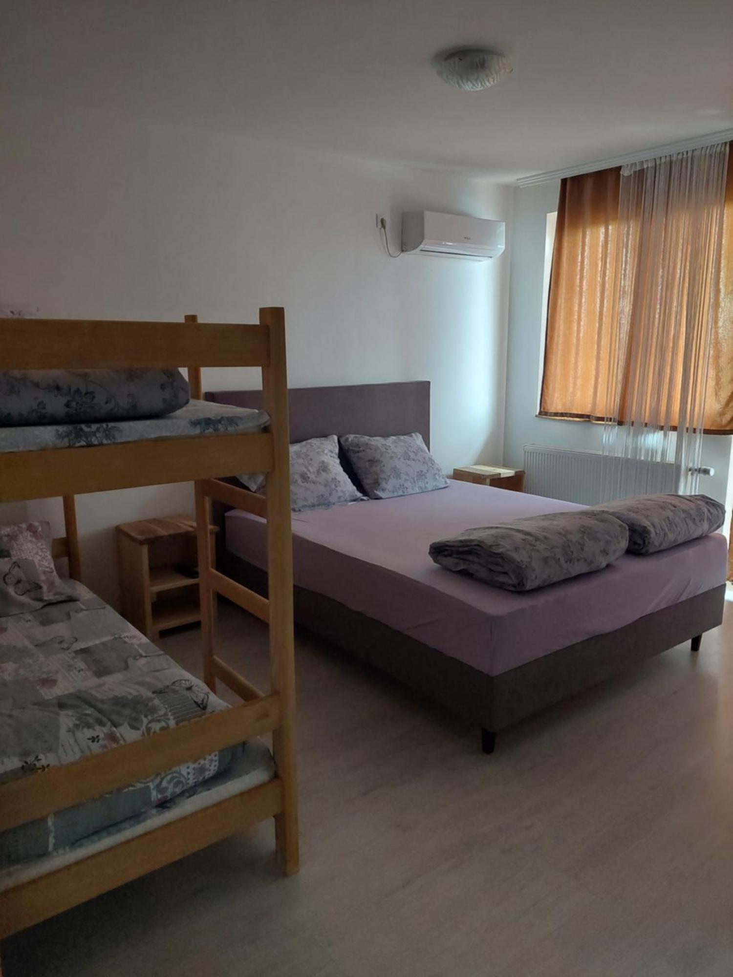 Restoran Bmb Hotel Odzak Luaran gambar