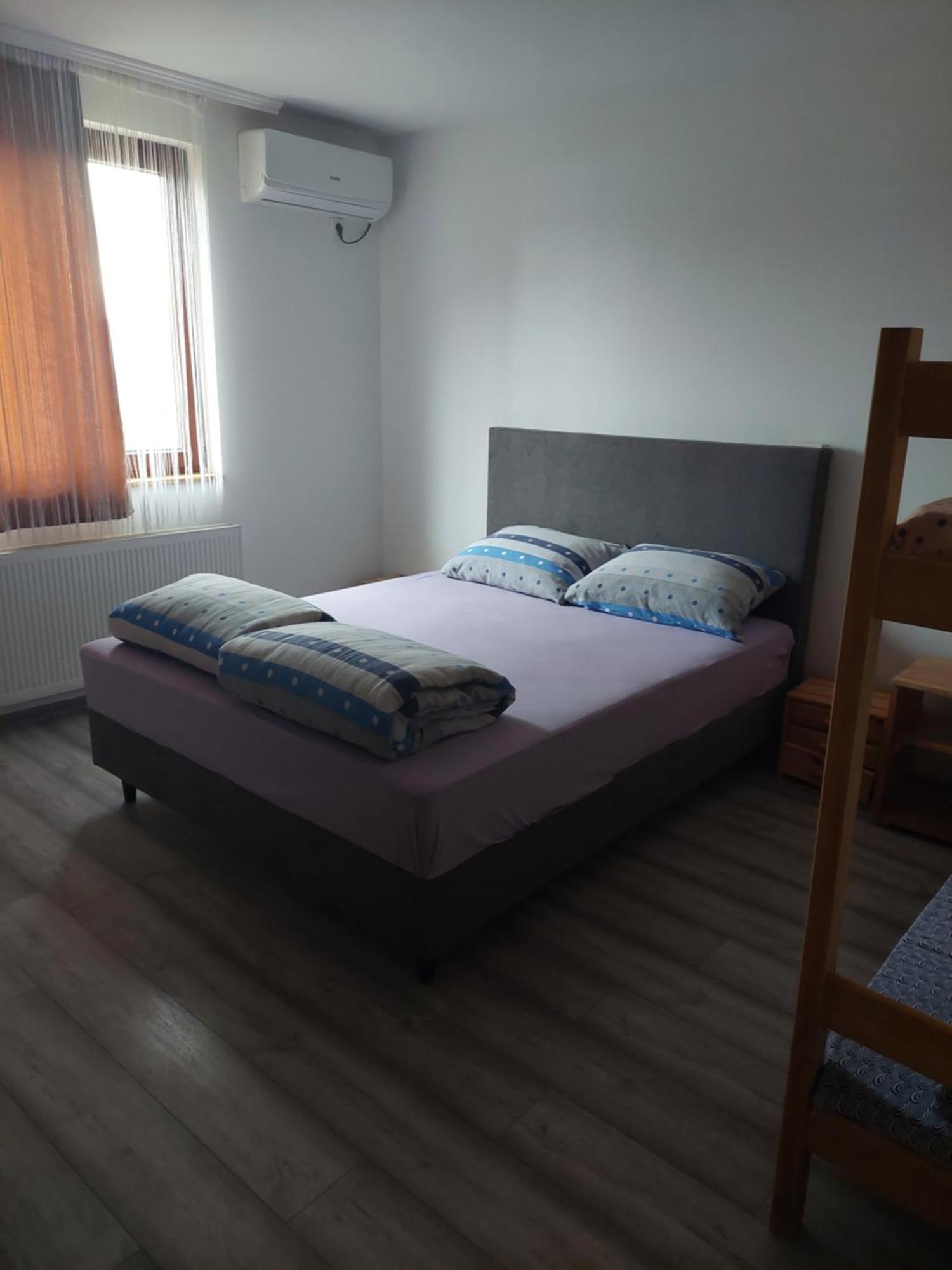 Restoran Bmb Hotel Odzak Luaran gambar
