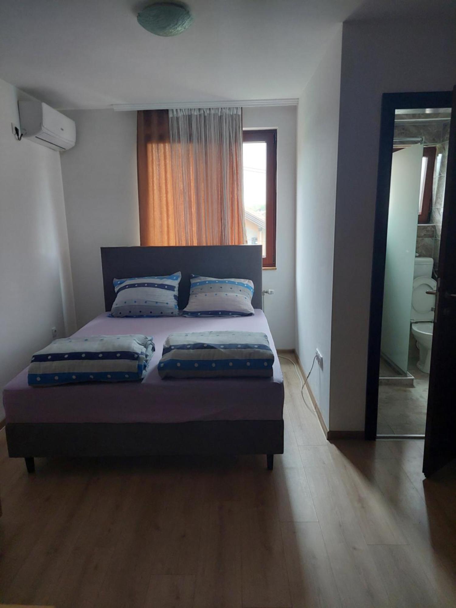 Restoran Bmb Hotel Odzak Luaran gambar