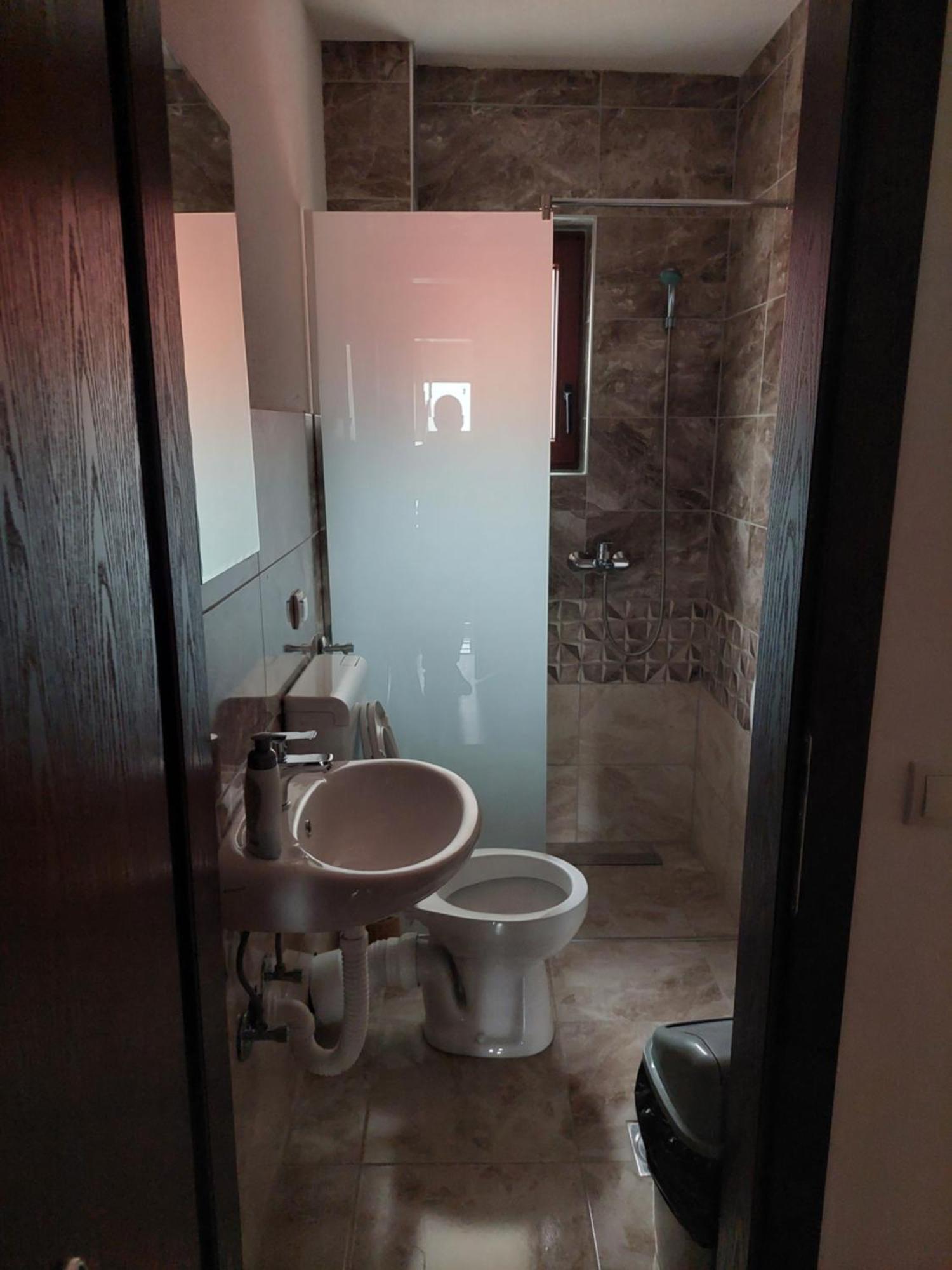 Restoran Bmb Hotel Odzak Luaran gambar